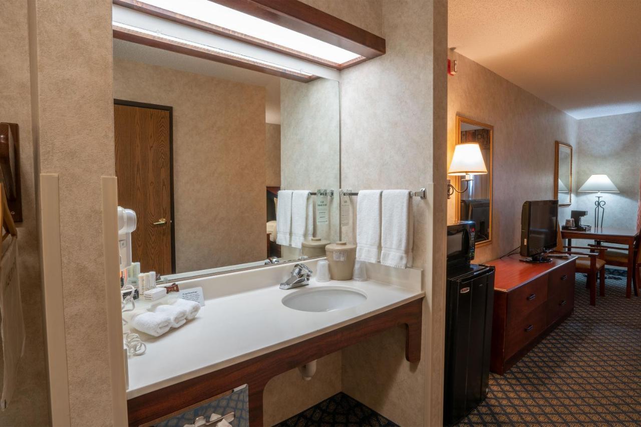 Miles City Hotel & Suites Bagian luar foto