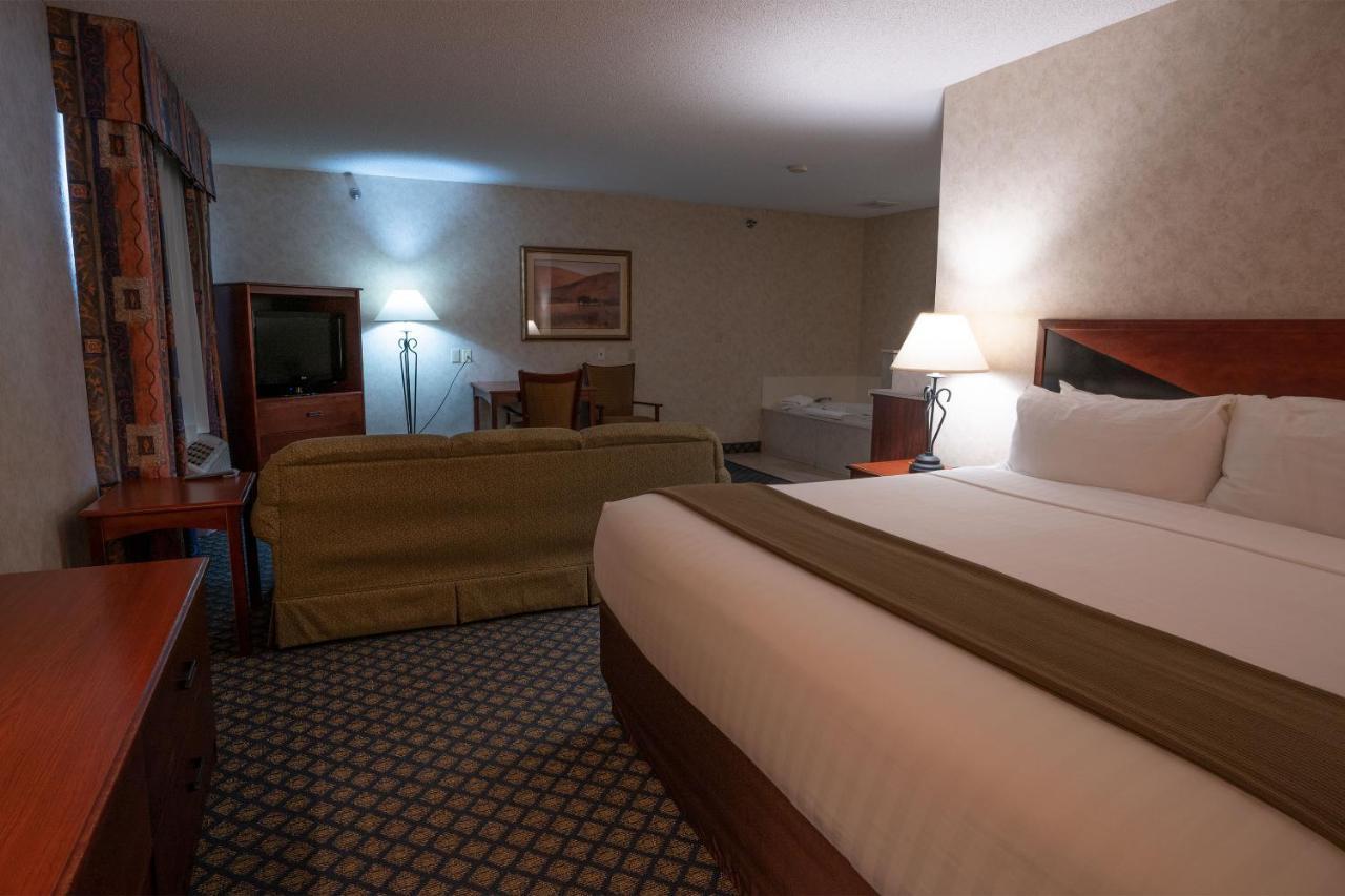 Miles City Hotel & Suites Bagian luar foto
